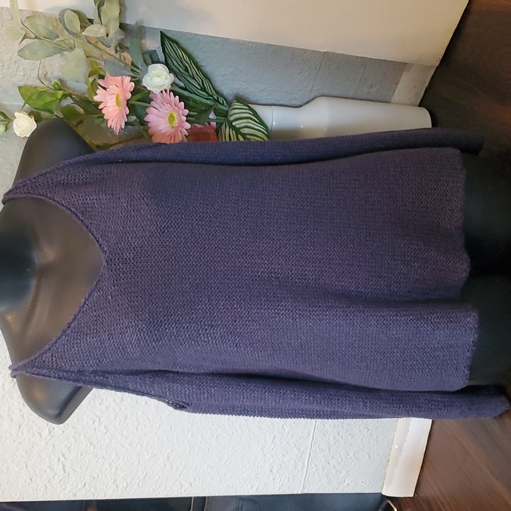 blue Alya knit long -sleeve shirt. ( medium ) used in like new condition..